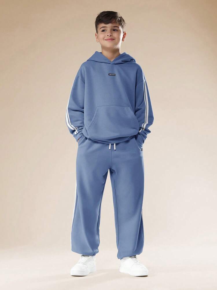 사이드 스트라이프가 있는 후드 티셔츠와 스웨트 팬츠 세트