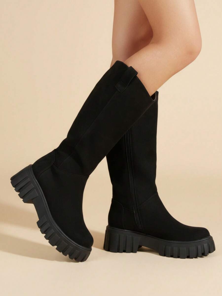 Bota alta femenina con suela gruesa antideslizante, punta redonda, cierre lateral, estilo minimalista urbano para diario - Negro - View 1