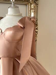 Lovelzi Váy cocktail ngắn xếp ly chữ A bằng vải satin satin đính sequin sang trọng, dây đeo vai thắt nơ hình vỏ sò - Màu Khaki - Xem 6