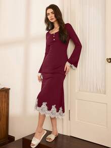 Moireta 女士优雅浪漫撞色蕾丝边饰纽扣前开衩舒适长袖睡裙，冬季 - 酒紅色 - 查看 5