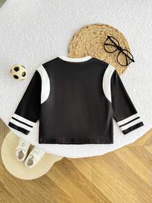 SHEIN Playful Pals Camiseta de manga larga con cuello redondo y estampado de letras en estilo deportivo de color contrastante para niños pequeños, una prenda casual y elegante adecuada para todas las estaciones - Negro - Ver 2