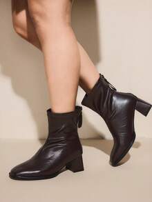 CUCCOO CURVES Botas Ankle com Salto Grosso para Mulheres Plus Size e Largura Larga, Outono/Inverno - Castanho - Visão 3