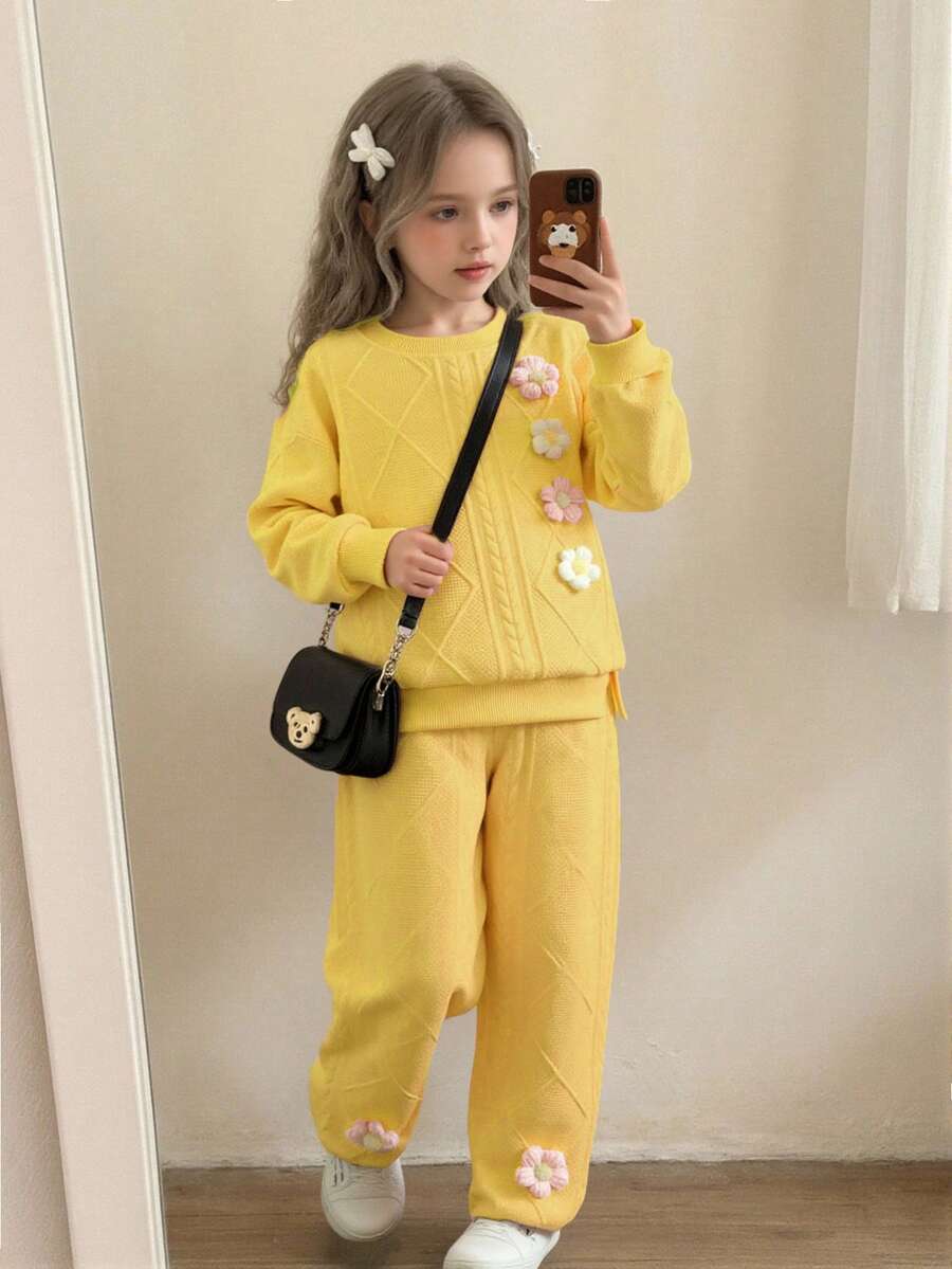 SHEIN Playful Pals 两件套少女可爱甜美针织提花粉色上衣和裤子套装,饰有3D立体花卉图案,适合日常和户外穿着,秋冬季节适用。 - 黃色 - 查看 1