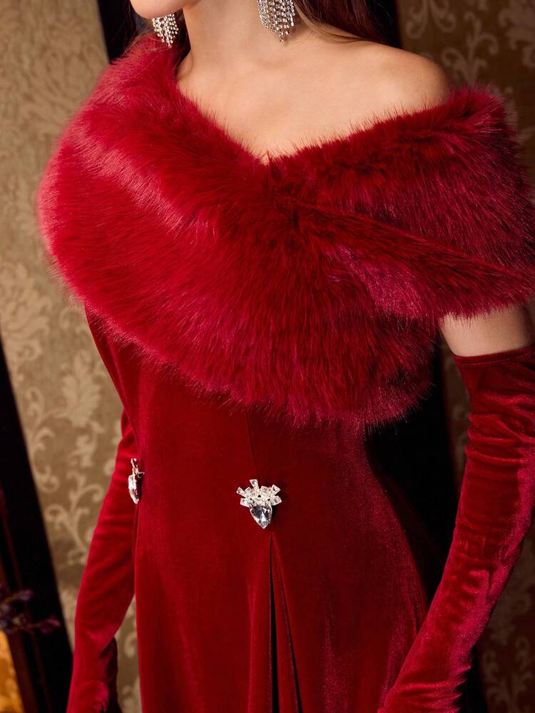 CONTRAST FUZZY ASYMMETRICAL SHOULDER VELVET DRESS