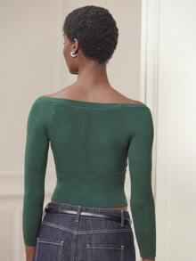lacRébo بلوزة محبوكة خضراء بياقة منحرفة عن الكتف مع تفاصيل أزرار أمامية للخريف والشتاء