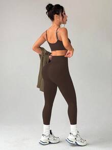 Dewbera 3 Stücke Damen Set: Locker geschnittenes Crop T-Shirt mit Drop Shoulder und Langarm, nahtloser Wireless-BH und Hohe Taille Leggings Sportoutfit - Braun - Übersicht 3