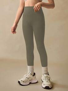SHEIN Quần legging thể thao lưng cao liền mạch có gân cho bé gái tuổi teen - Quần legging mềm mại như làn da thứ hai, nhanh khô, thoáng khí, co giãn 4 chiều, dùng để chạy bộ, đạp xe, tập yoga, bóng chày, thường ngày, màu đen - Màu xanh Ô liu - Xem 6