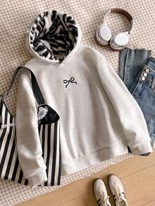 一件装少女斑马纹保暖内衬卫衣，饰有精致蝴蝶结刺绣，舒适百搭，适合日常穿着，无论是上学还是通勤。 - 淺灰色 - 查看 3