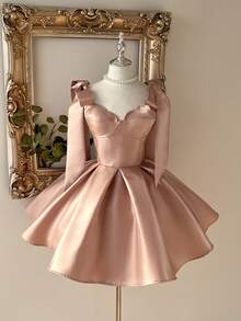 Lovelzi Váy cocktail ngắn xếp ly chữ A bằng vải satin satin đính sequin sang trọng, dây đeo vai thắt nơ hình vỏ sò - Màu Khaki - Xem 2