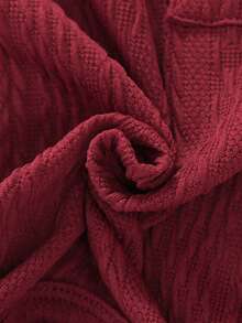 新生儿长袖连体衣、围兜和帽子三件套，针织提花面料，饰有可爱小熊刺绣