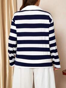 SHEIN LUNE ملابس علوية كاجوال مخططة بياقة بولو مقاسات كبيرة للنساء، بطراز بحري، قصة فضفاضة للتنقل، ملابس علوية مخططة بطراز بحري أنيق للنساء في فصل الخريف/الشتاء، ملابس علوية مخططة باللونين الأزرق والأبيض بطراز بحري أنيق للنساء، ملابس علوية بأكمام طويلة مخططة بطراز بحري أنيق للنساء - ازرق وابيض - مشاهدة 2