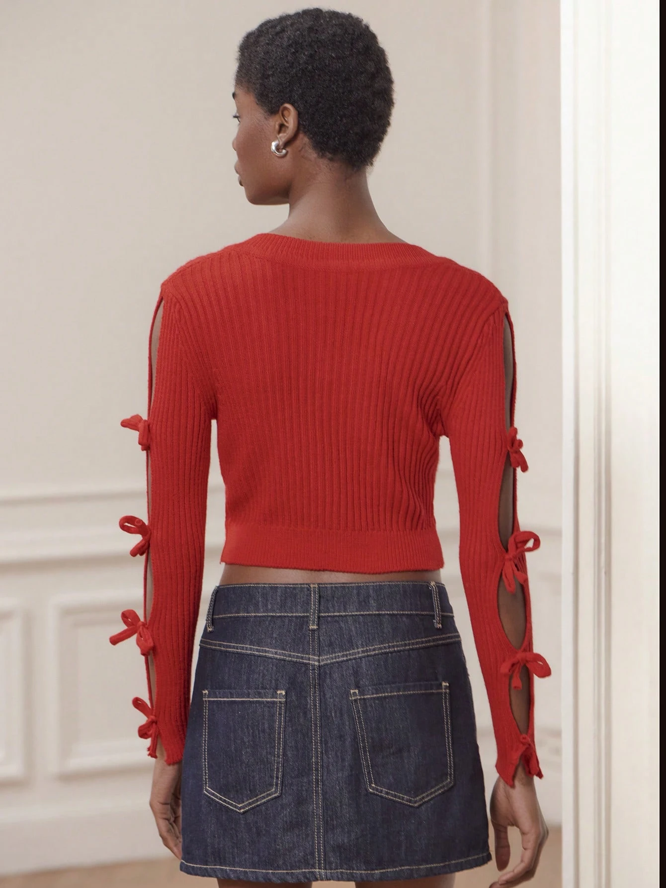 赤ニットVネックトップ オープンスリーブ ノット付き ガールズナイトアウト バレンタインデー 新年会 かわいい赤トップ お出かけ用