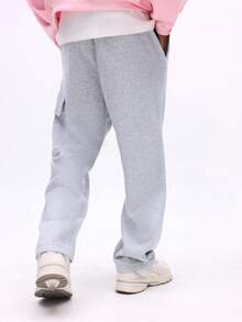 Quần jogger SUMWON màu xám nhạt với túi hộp bên hông, dây rút ở eo, dáng rộng thoải mái, chất liệu nỉ, kiểu dáng đơn giản. - Xám - Xem 6