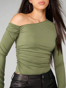MISSGUIDED Sage One Shoulder Ruched Long Sleeve Bodysuit With Asymmetrical Neckline And Fitted Silhouette For Casual Evening Occasions - Army Green - View 5
