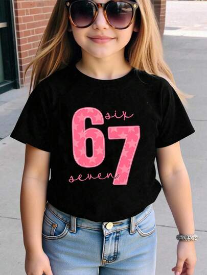 Koszulka z krótkim rękawem dla dziewcząt, wygodna, modna, uniwersalna, kreatywna, z zabawnym nadrukiem cyfr "67" i "Sześć Siedem", odpowiednia do noszenia na zewnątrz latem