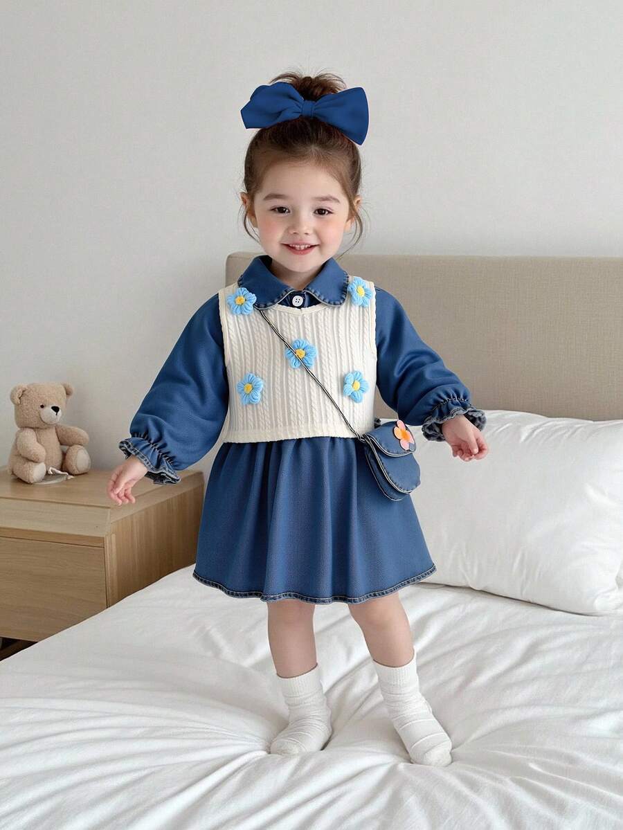 SHEIN Playful Pals 女婴牛仔连衣裙针织背心两件套,蓝色花卉钩编装饰,配同款斜挎包,可爱俏皮,秋冬款 - 藍色 - 查看 1