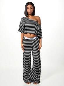 SUMWON WOMEN Áo thun sọc trễ vai, tay loe rộng, dáng suông thoải mái, hoàn hảo cho trang phục mặc nhà và mặc cuối tuần - Đen và trắng - Xem 3