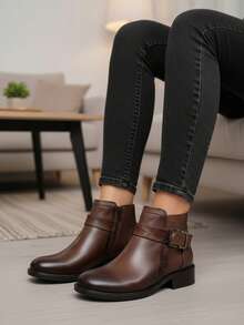 Botín bajo con hebilla, disponible en brown, black y camel - Marrón - Ver 3