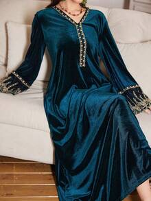 Al Najma Elegant Loose Fit Velvet Dress With Gold Embroidery Applique, Luxurious And Charming, Suitable For Balls In Autumn/Winter Kaftan Jalabiya Dress - Teal Blue - View 4