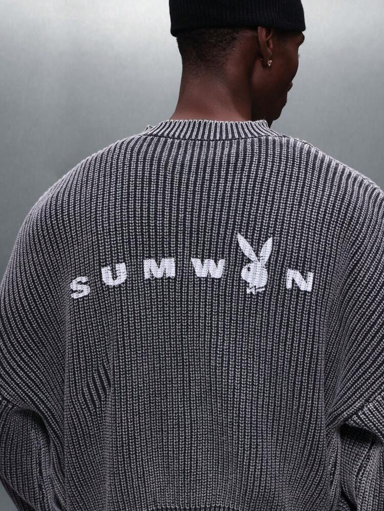 PLAYBOY X SUMWON Gewaschener Rippstrickpullover mit Logo