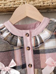 SHEIN Conjunto de vestido y gorro rosa con bloque de color, patrón de cuadros y decoración de volantes y moño para bebé niña en Navidad - Rosa - Ver 5