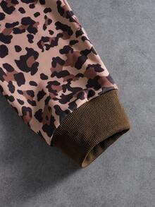 PAVTROS Áo hoodie nam Manfinity Streetrush phong cách đường phố, dễ dàng phối đồ trên . Thời trang đường phố nam, áo hoodie in họa tiết da báo thời trang nam, dáng rộng, thiết kế họa tiết da báo tự nhiên, "Hòa mình vào thiên nhiên, thể hiện bản thân", phù hợp cho các dịp thường ngày, tiệc tùng, hoạt động ngoài trời, giải trí, quà tặng ngày lễ, quà tặng bạn trai, unisex, bộ đồ thể thao, họa tiết da báo, màu nâu, phong cách đường phố, quà tặng bạn trai, áo in họa tiết da báo nam, áo in họa tiết da báo nam, áo in họa tiết động vật nam, áo tay dài. - Cà phê nâu - Xem 8