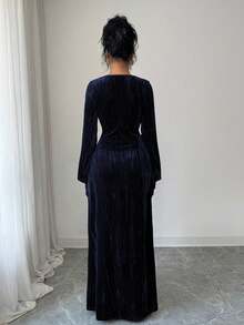 Elenzga 女士复古优雅圆领不对称喇叭袖咖啡色天鹅绒压花褶皱腰身中长连衣裙，适合约会、外出、办公穿着，秋冬季佳选。 - 藏蓝色 - 查看 2