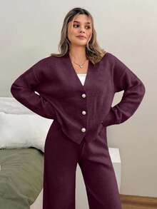EURMUSE بلوزة وبنطلون قطعتين من الأكريليك بياقة على شكل حرف V وأكمام طويلة مع أزرار من اللؤلؤ - عنابي اللون - مشاهدة 5