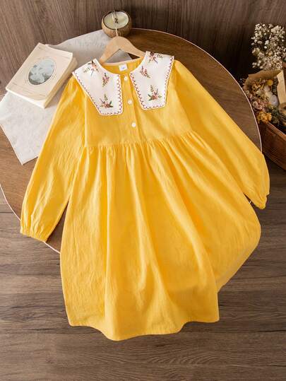 الملابس التقليدية العربية,جلابيه ,رمضان,Tween Girl Floral Print Navy Collar Long Sleeve Button Half Placket Casual Dress,This Girls' Dress Features A Bright Yellow Fabric, Giving It A Fresh And Lively Style. The Dress Has Long Sleeves With Elastic Cuffs For Comfortable And Easy Wear. The Front Is Adorned With A White Square Collar, Embellished With Delicate Floral Embroidery And Wavy Red Edging, Adding Exquisite Details And An Elegant, Sweet Touch. The Skirt Is Naturally Loose And Puffy, Showcasing A Fashionable And Adorable Look, Making It Perfect For Wearing In Spring And Autumn.