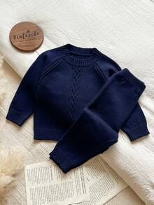SHEIN Vintaside Kids 2 piezas Conjunto de suéter y pantalones de punto para niñas bebé, suéter de cuello redondo de manga larga y pantalones, conjunto de moda adecuado para otoño/invierno, versátil para uso diario, interior, exterior y viajes - azul real - Ver 1