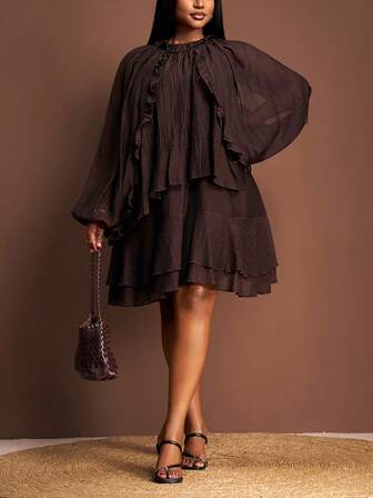 Slaydiva 2025秋冬新款优雅派对连衣裙，适合约会、朋友聚会、生日派对、爆款、性感、晚宴、正式场合、毕业季、婚礼季、情人节等场合。这款宽松纯色咖啡棕色连衣裙采用多层荷叶边拼接设计，A字裙摆，灯笼袖，半透明梭织面料，尺码齐全，适合各种场合。