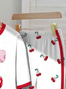 SHEIN Bộ 2 món cho bé gái, kiểu dáng thường ngày dễ thương, phong cách retro Mỹ, in hình nơ và quả anh đào, chấm bi và quả anh đào, viền đỏ, áo tay ngắn cổ tròn và quần ống loe, thích hợp cho mùa hè. - Nhiều màu - Xem 5