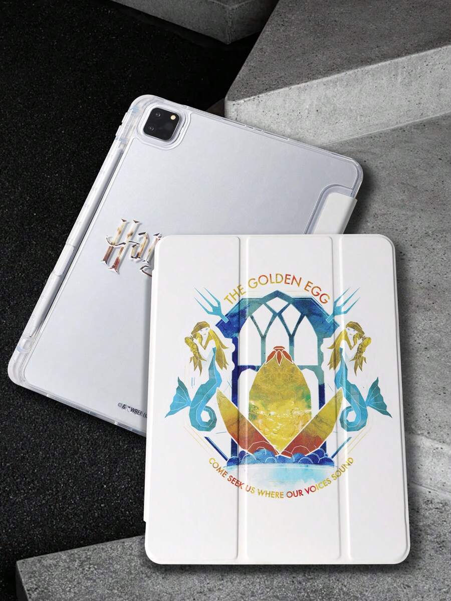 HARRY POTTER X SHEIN 透明亚克力扁平外壳,饰以金色美人鱼和金色彩蛋字母图案,适用于 iPad Mini 4/ Mini 5/ Mini 6/ Mini 7/Air/Air 2/9.7/10.5/10.2/Air 4/Air 5/10.9/Pro 11/10/2024 Air 11 (M2)/Pro 11 (M4) 2024/Air 11 英寸 (M3) 2025/iPad (A16) 11 英寸第 11 代 2025 款。高透明度保护壳,产品不含触控笔。部分型号在边框内设有内置触控笔插槽。 - 彩色 - 查看 1