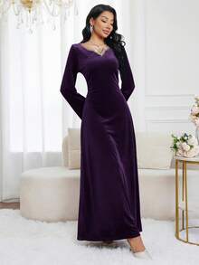 Al Najma Elegant Velvet Long Sleeve Modest Dress, Arabic Style For Women - Purple - View 5