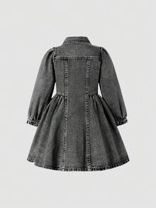 Elladie kids 女童牛仔长袖连衣裙，甜美可爱，休闲度假风，学院风推荐。浅蓝色水洗牛仔布，正面饰有手工白色蝴蝶结，领口设计，修身剪裁，泡泡袖，甜美俏皮，适合日常穿着、海滩度假漫步或与朋友聚会，打造日常学院风，让您的宝贝在人群中脱颖而出，是春秋季必备单品。 - 黑色 - 查看 2