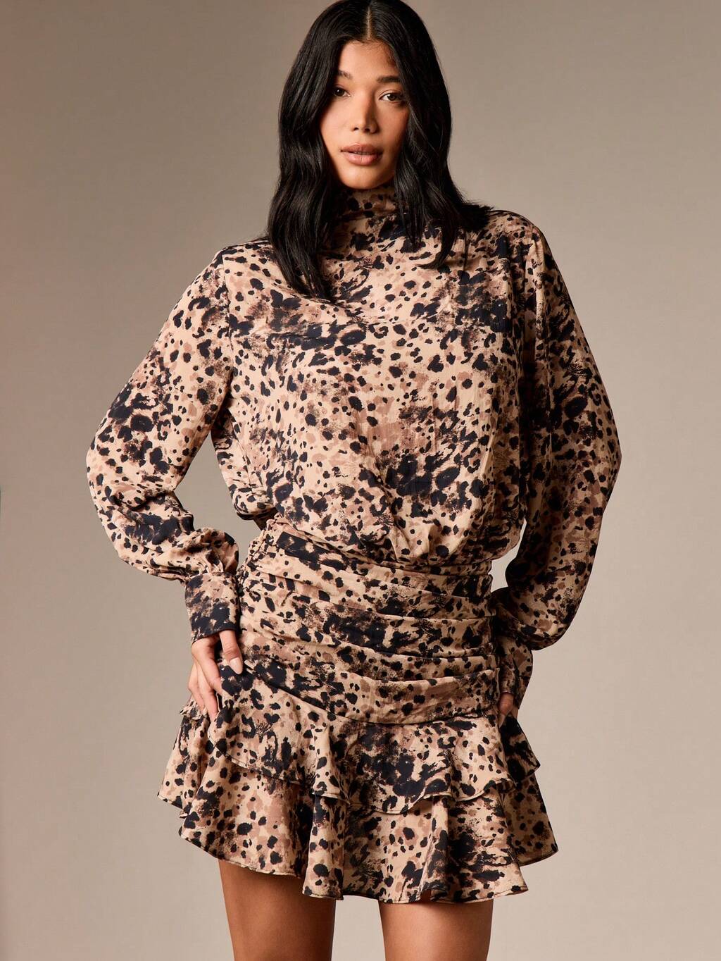 AiiRZ 女性用 アニマルプリント ハイネック 長袖 シャーリング ミニドレス ティアードフリルヘム 秋冬 パーティー ボディコンドレス