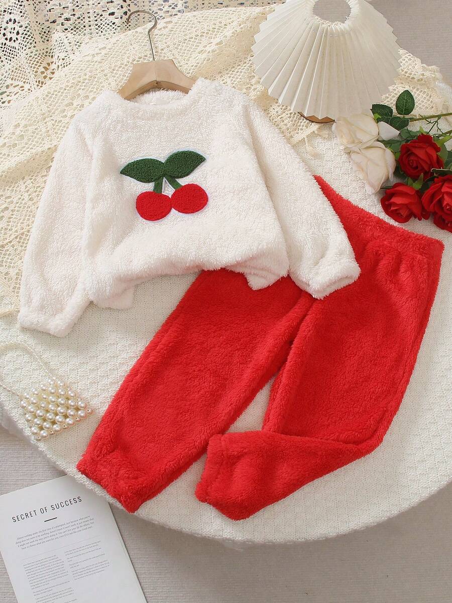 SHEIN Playful Pals 女童秋冬针织保暖套头毛衣和圣诞红色绒裤两件套,正面绣有樱桃图案,腰部和裤脚均采用松紧设计,休闲家居服和校服套装 - 彩色 - 查看 1