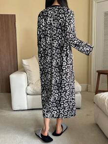 DAZY Floral Print Loose Women's Nightgown, Soft Fleece Fabric, Autumn/Winter - Black and White - View 2