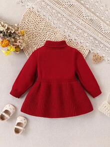 SHEIN Playful Pals Vestido de suéter cálido con bordado de corazón y melocotón de moda para niños pequeños. El diseño central del bordado de corazón y patrón de melocotón combinado con la categoría de vestido de suéter, se adapta a los atributos lindos y animados de bebés y niños pequeños. - Rojo - Ver 2