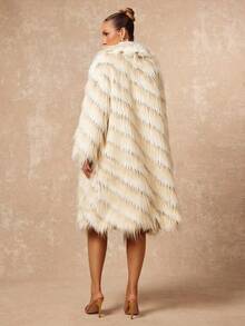 Lumalex VITNOS 秋冬女装时尚优雅渐变色户外仿皮草大衣，宽松直筒下摆，舒适百搭，适合舞会、聚会、宴会、节日派对、锐舞派对、户外度假等各种场合，层次丰富，尽显奢华气质。这款大衣适合婚礼、宰牲节、新年等寒冷天气穿着，是秋冬季节的理想之选。 - 白色 - 查看 3