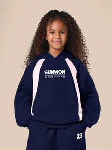 Bộ áo hoodie và áo nỉ phối màu xanh navy dành cho bé gái tuổi teen của SUMWON, với chi tiết phối màu hồng ở hai bên, thích hợp cho các hoạt động thường ngày và kỳ nghỉ. - Màu xanh hải quân - Xem 3