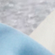 Gris, blanco y azul claro