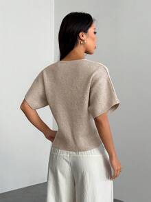 SHEIN PETITE 新款简约时尚通勤通勤深V领短袖修身纽扣开衫，百搭休闲针织毛衣 - 駝色 - 查看 9