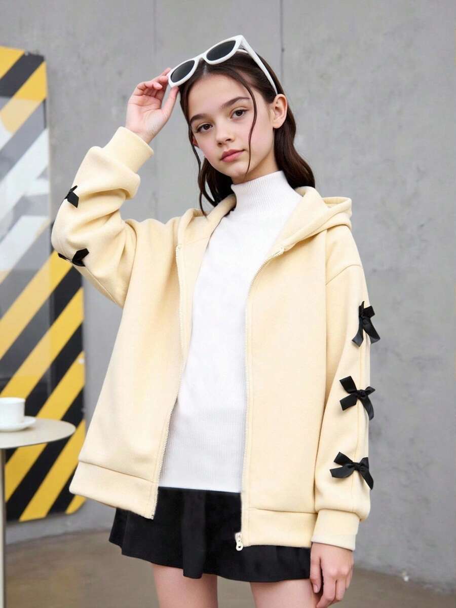 SHEIN 少女连帽卫衣，秋冬新款，长袖连帽卫衣，杏色上衣，袖子上饰有平行黑色蝴蝶结，舒适修身休闲运动卫衣，可与家人/姐妹装搭配 - 杏色 - 查看 1