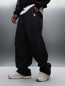 PLAYBOY X SUMWON 宽松阔腿尼龙长裤，饰有兔子标志，休闲街头风，秋冬季穿搭 - 黑色 - 查看 2