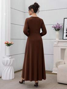 Al Najma Váy suông họa tiết hoa 3D thanh lịch, tay dài, viền xòe - màu nâu - Xem 7