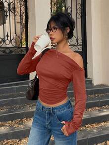 Flirla Autumn Fashion Solid Color Asymmetric Collar Fitted Cropped T-Shirt - Red - View 4