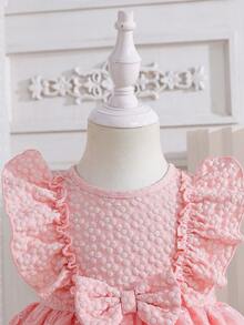 SHEIN Vestido de cumpleaños elegante de verano para niñas bebé, rosa con estampado floral, sin mangas, falda de tul jacquard con lazo 3D, silueta clásica de línea A con volantes para salidas - Rosa - Ver 3