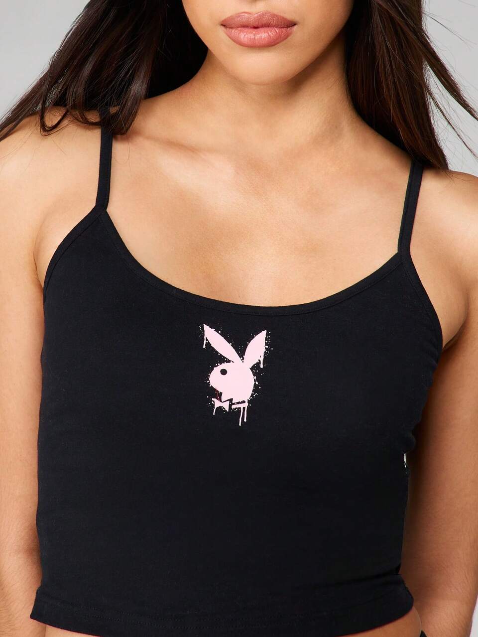 Missguided x Playboy Dwuczęściowy komplet wypoczynkowy Graffiti Cami Top i krótkie spodenki Booty, strój na letni festiwal