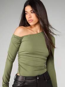 MISSGUIDED Sage One Shoulder Ruched Long Sleeve Bodysuit With Asymmetrical Neckline And Fitted Silhouette For Casual Evening Occasions - Army Green - View 6